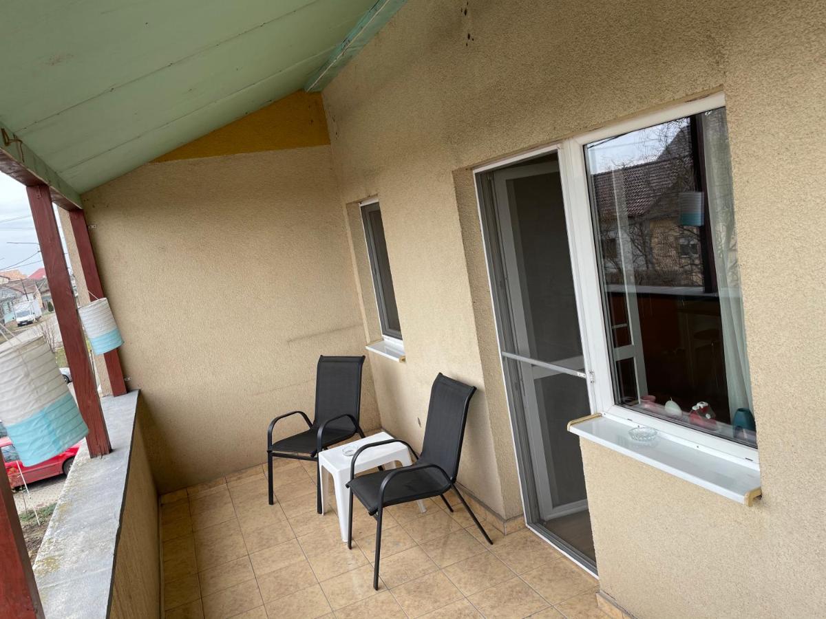 Motorway Alfa Apartament Apartment Arad Bagian luar foto